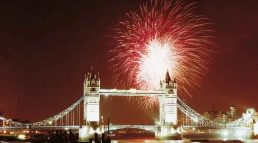 Dynamic Fireworks Over Tower Bridge London – Stunning City Skyline Celebration