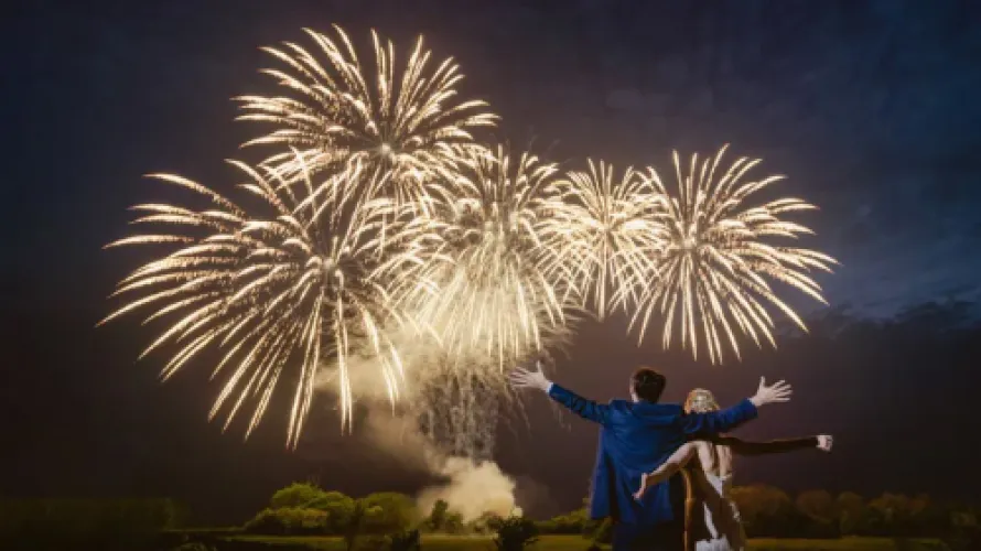 Stunning Gold Wedding Fireworks – Dynamic Fireworks Display for Weddings UK